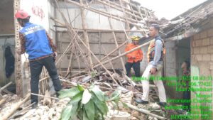 Terdampak Gempa, Sebuah Rumah di Ciambar Ambruk