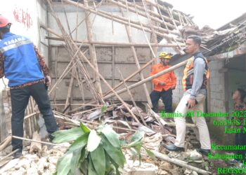 Terdampak Gempa, Sebuah Rumah di Ciambar Ambruk