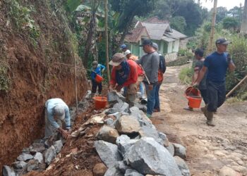 Gunakan Dana Desa,  Pemdes Margaluyu Kecamatan Sukaraja Bangun Sarana TPT