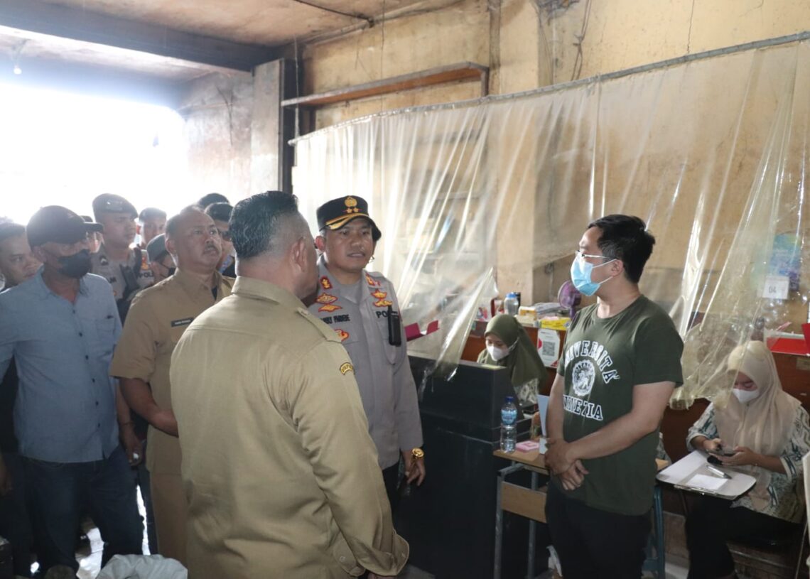 Minyak Goreng Bersubsidi Langka, Polisi Sidak di Pasar Cibadak Sukabumi