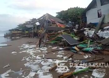 Sejumlah Bangunan di Palabuhanratu Sukabumi Rusak Diterjang Gelombang Pasang