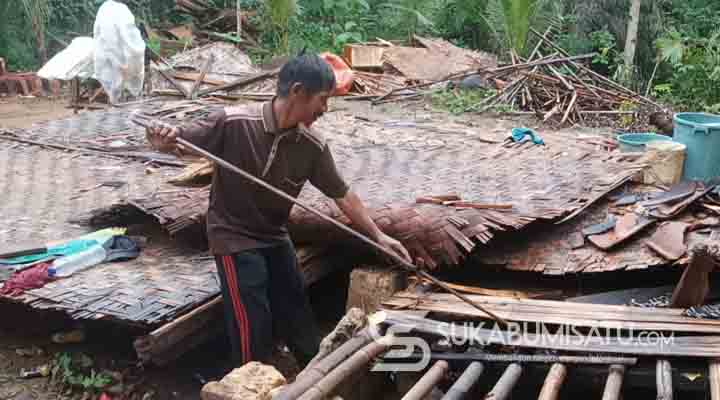 Diguyur Hujan Deras, Rumah Panggung di Ciracap Sukabumi Roboh