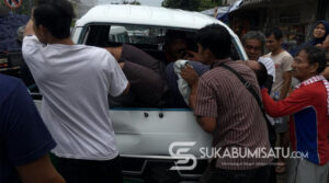 Tabrakan Angkot vs Colt L300 di Cibadak, Sopir dan Seorang Penumpang Dilarikan ke Rumah Sakit