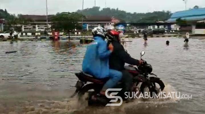 Diguyur Hujan Intensitas Tinggi, Banjir dan Longsor Landa Kota Sukabumi