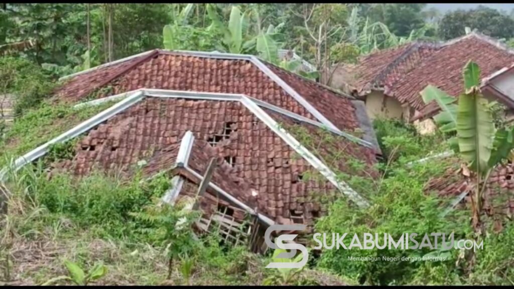 Sudah 4 Tahun, 9 Warga Terpaksa Tinggal di Rumah Miring di ‘Kampung Mati’ Nyalindung Sukabumi