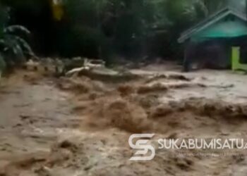 Banjir Bandang Terjang Warungkiara Sukabumi: Rumah Warga Rusak, Akses Jalan Terancam Putus