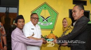 Resmikan MDTA Al-Hidayah Pabuaran, Bupati Marwan Bagikan 6.500 Bibit Pohon Buah