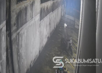 Terekam CCTV! Maling Gasak Dua Motor Sekaligus di Apotek Kimia Farma Cibadak Sukabumi