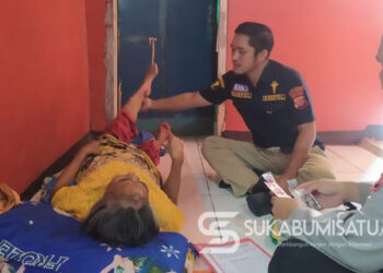 Terbaring Karena Sakit, Lansia di Simpenan Dapat Penangan Medis dari Dokter Polres Sukabumi