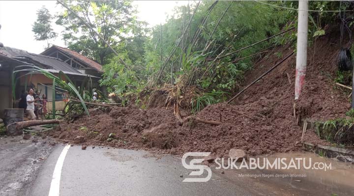 Usai Diguyur Hujan Deras, Longsor Terjang Ruas Jalan Bagbagan – Kiaradua