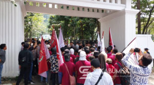 Desak Buka Data Soal Kasus SPK Fiktif Dinkes, LSM Baladhika Adhyaksa Nusantara Unjuk Rasa di Depan Gedung DPRD