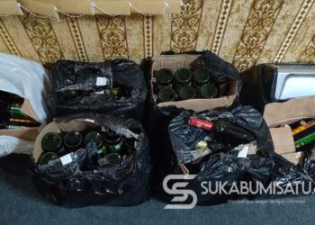 Dijual Sembunyi-sembunyi, Polsek Cisaat Sita Ratusan Botol Miras Berbagai Merek