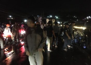 Truk Aqua Terguling di Pamuruyan Cibadak Sukabumi, Kecelakaan Libatkan Empat Kendaraan 