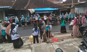 Berkah Ramadhan, PGRI Kecamatan Jampangkulon Sukabumi Bagikan Ratusan Paket Takjil