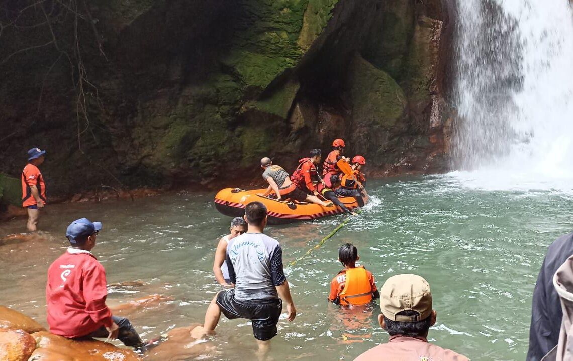 Tim SAR Temukan Jenazah Santri Tenggelam di Curug Sentral Kabandungan Sukabumi