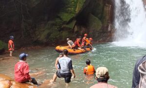 Tim SAR Temukan Jenazah Santri Tenggelam di Curug Sentral Kabandungan Sukabumi