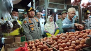 Kapolres Sukabumi AKBP Maruly Pardede Sidak Pasar Cicurug, Ini Hasilnya!
