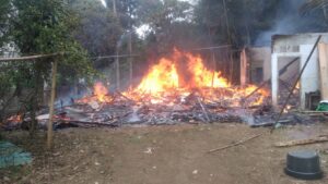 Gegara Api Tungku Masak, Rumah di Kalibunder Sukabumi Hangus Terbakar