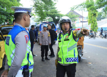 Tertibkan Angkot Ngetem di TPI Palabuhanratu, Kapolres Sukabumi Tegur Anggota dan Petugas Dishub