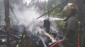 Lupa Matikan Kompor, Rumah Warga di Sagaranten Sukabumi Terbakar