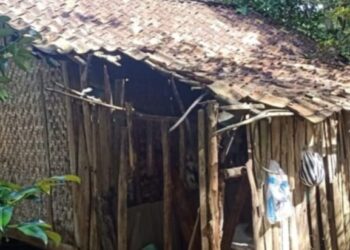 Miris, Nenek di Palabuhanratu Sepuluh Tahun Tempati Gubuk Panggung Nyaris Roboh