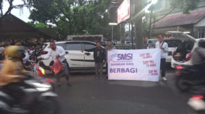 Berkah Ramadan, SMSI Sukabumi Raya Bagikan Ratusan Takjil Gratis
