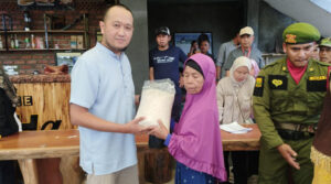 Jelang Lebaran, PT Star Comgistic Indonesia Gelar Baksos untuk Ratusan Yatim dan Jompo di Kalapanunggal