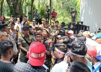 Sejumlah Demonstran Geruduk DPRD Kabupaten Sukabumi, Sebut Banyak ‘Tikus’ di Dinkes dan Dispar