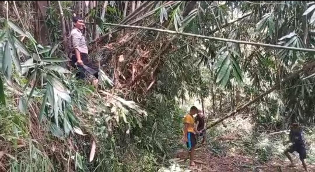 Dua Orang jadi Korban, Longsor Putus Akses Jalan Desa di Nagrak Sukabumi