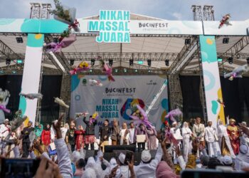 Ratusan Peserta Nikah Massal yang Dibantu bank bjb, Dapat Bantuan Dana Hingga Didoakan Samara oleh Ridwan Kamil