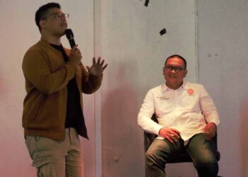 Diroasting 4 Komika, Anjak Priatama Sukma Diskusi Politik Bareng Standupindo Sukabumi di Rumah Mesra