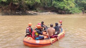 Innalillahi, Dua Bocah Perempuan Hanyut Terseret Sungai Cimandiri Sukabumi