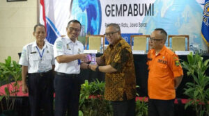 Buka Sekolah Lapang Gempa Bumi, Bupati Marwan: Tingkatkan Kesiapsiagaan Masyarakat