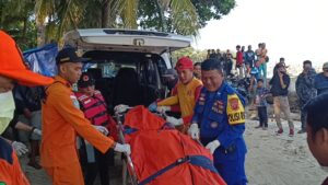 Tim SAR Gabungan Berhasil Temukan Wisatawan Hilang Terseret Ombak di Pantai Pasir Putih Sukabumi 
