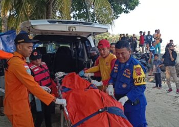 Tim SAR Gabungan Berhasil Temukan Wisatawan Hilang Terseret Ombak di Pantai Pasir Putih Sukabumi 