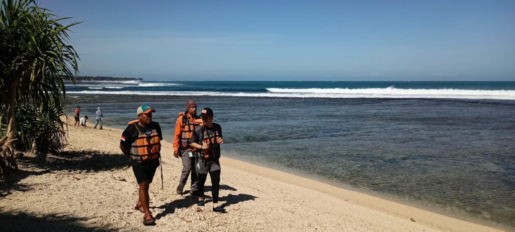 Ngeri! Begini Kronologi 4 Wisatawan Jakarta Diterjang Ombak Pantai Pasirputih Sukabumi