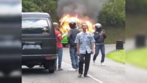 Duar! Satu Unit Angkot Ludes Terbakar di Cikidang Sukabumi