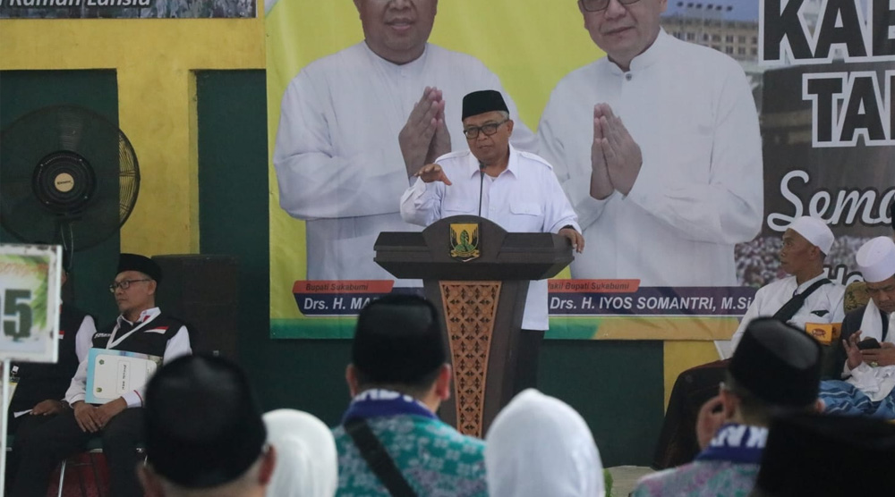 Lepas Ratusan Jemaah Calhaj, Bupati Marwan: Mohon Doa untuk Kemajuan Kabupaten Sukabumi