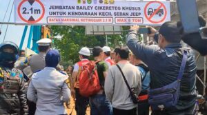 Jembatan Cikereteg Ditutup Hingga Pembangunan Jembatan Permanen Selesai