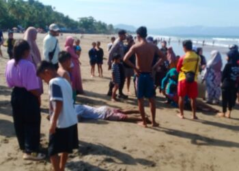 Tujuh Wisatawan Nyaris Terseret Ombak di Pantai Selatan Sukabumi