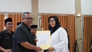 Serahkan SK PPPK, Bupati Marwan Hamami Minta Bekerja Penuh Semangat Dan Inovatif Untuk Membangun Daerah