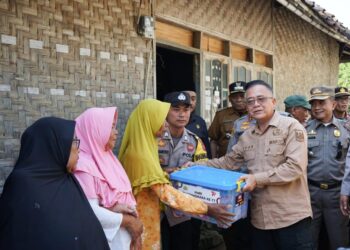 Wabup Iyos Somantri Dampingi Kapolres Kerja Lapangan Di Lapangan Ciemas