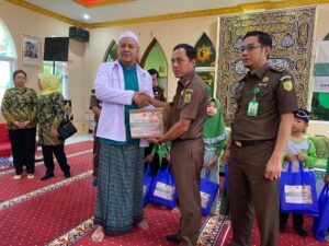 Baksos di Baitul Yatim, Kajari Kabupaten Sukabumi Siap jadi Orangtua Asuh Anak Yatim