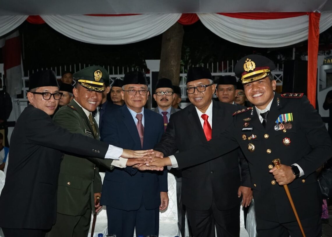 PEMKAB Sukabumi Menggelar Taptu Dan Pawai Obor, Kenang Perjuangan Para Pahlawan Merebut Kemerdekaan