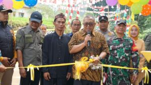 Resmikan Jembatan Penghubung Cikiray-Mekar Nangka, Bupati Marwan: Dukung Ekonomi, Pendidikan dan Potensi Desa”