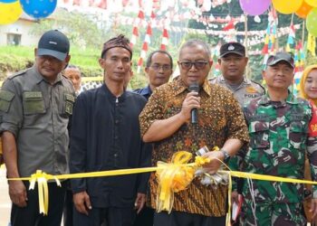 Resmikan Jembatan Penghubung Cikiray-Mekar Nangka, Bupati Marwan: Dukung Ekonomi, Pendidikan dan Potensi Desa”