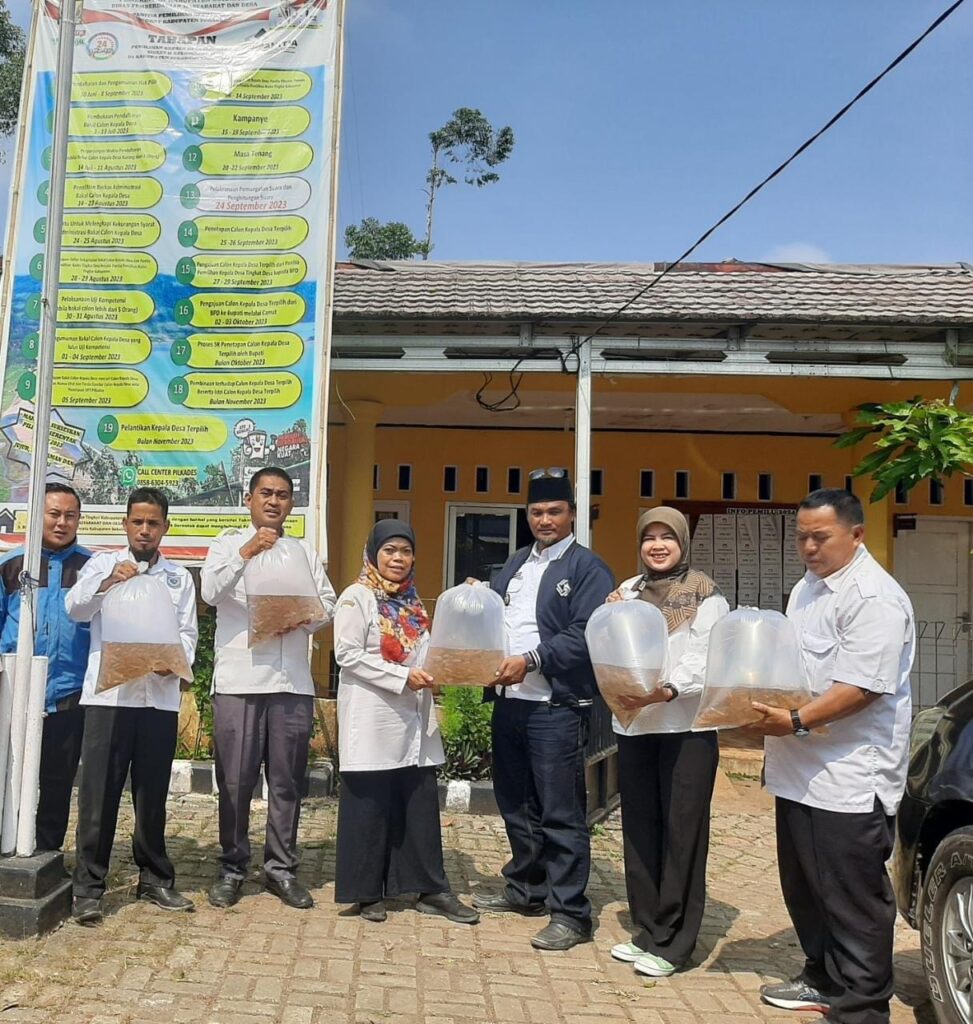 3000 Ekor Ikan Nilem Dilepas Liar Dinas Perikanan Sukabumi di Sungai Cibening Purabaya