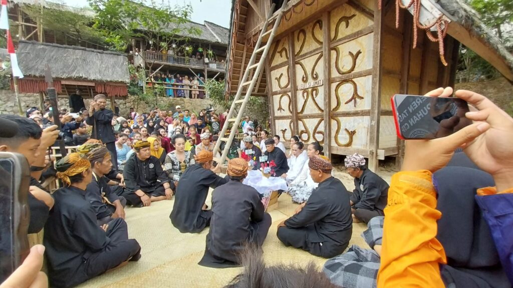 Seren Taun Kasepuhan Cipta Mulya Berlangsung Meriah