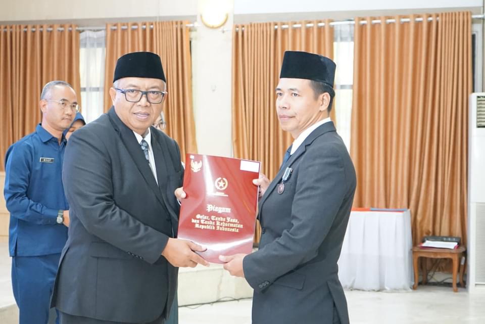 21 PNS Menerima Penghargaan Satyalencana Karya Satya, Bupati Marwan: Motivasi Pencapain Kinerja Terbaik