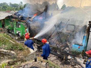 Innalillahi! Dua Rumah Hangus Terbakar di Cibadak Sukabumi